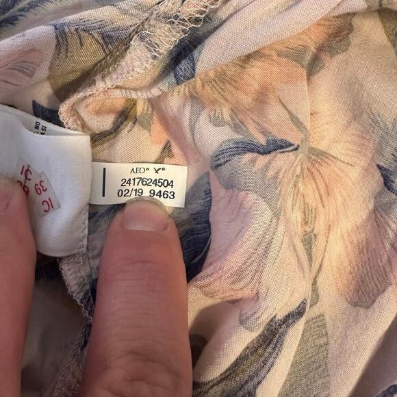 NWT American Eagle Women’s Cropped Hawaiian Button-Down Shirt Size XL Tropical - Picture 9 of 9